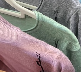 Dámský chlupatý svetr/rolák  F.J.J. (M-XXL)