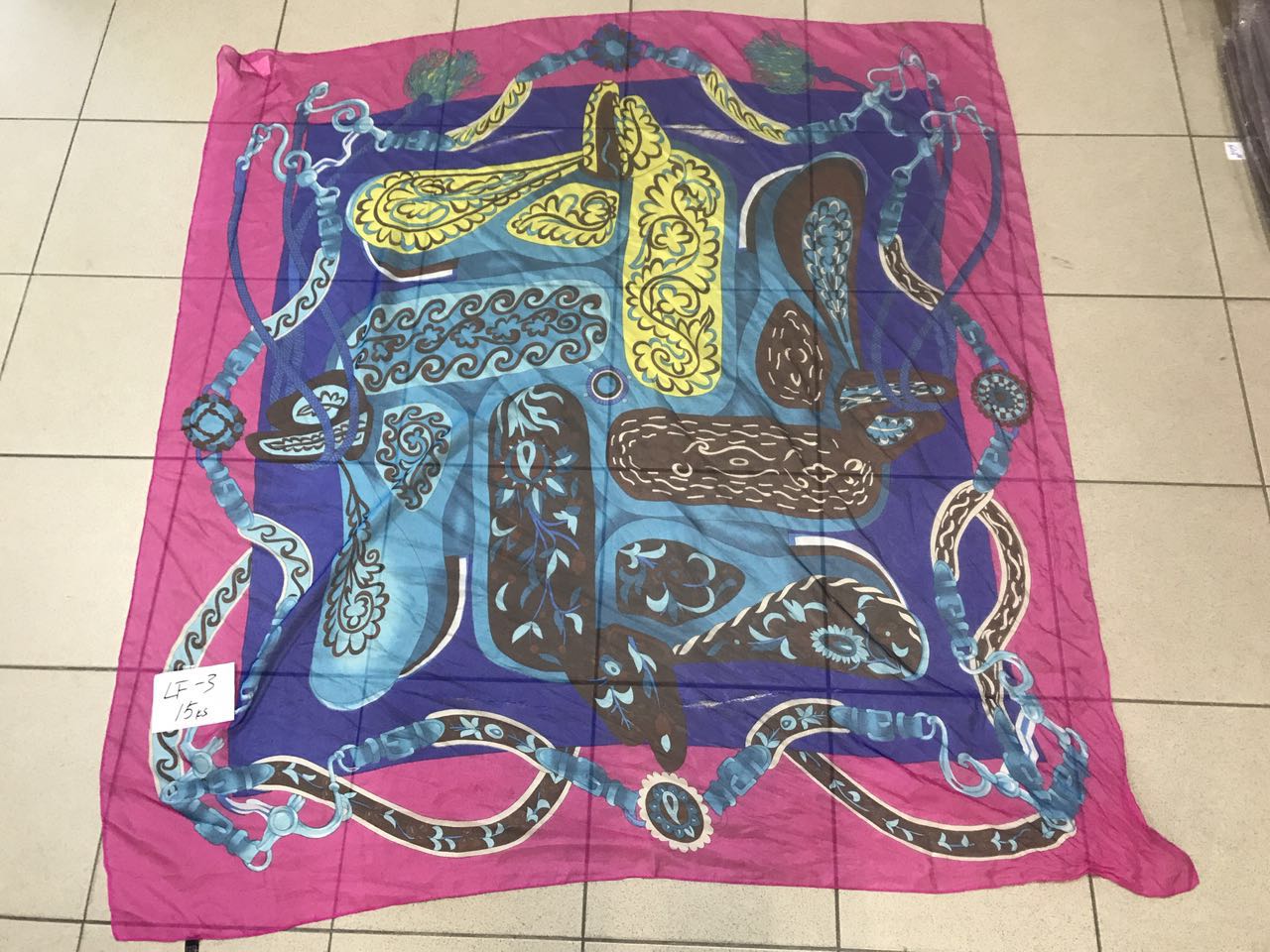 Dámský plážový šátek DELFIN (140x160cm)