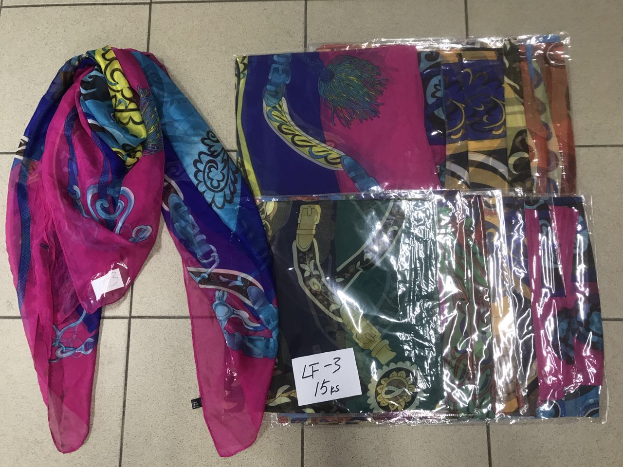 Dámský plážový šátek DELFIN (140x160cm)