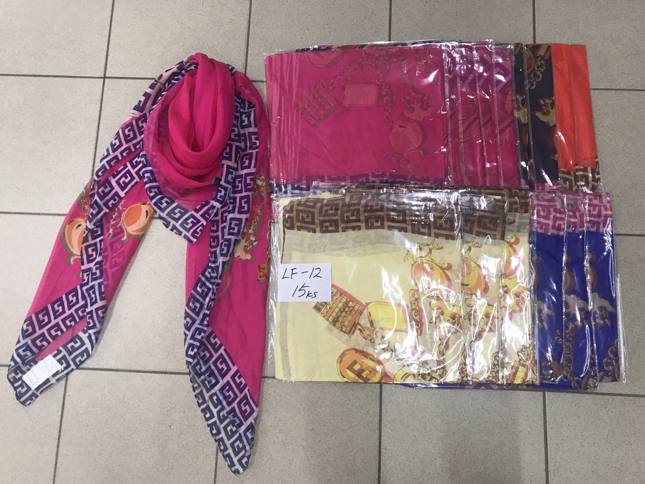 Dámský plážový šátek DELFIN (140x160cm)