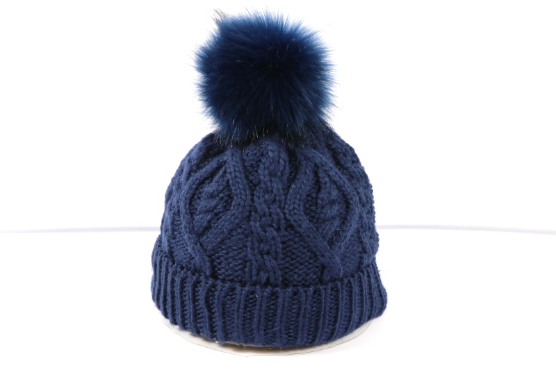 Dámská zimní čepice s bambulí MODERA (vel. UNI)