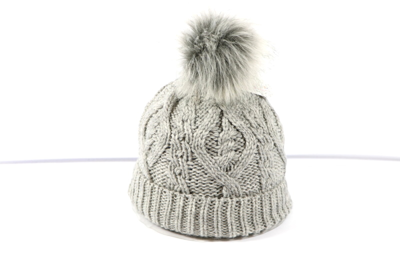 Dámská zimní čepice s bambulí MODERA (vel. UNI)